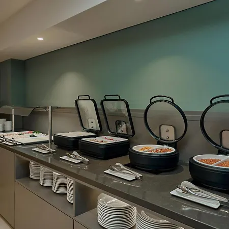 Hampton By Hilton Messe فندق