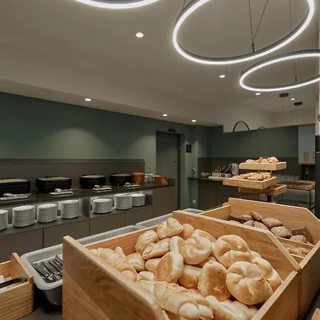 Hampton By Hilton Messe 3*
