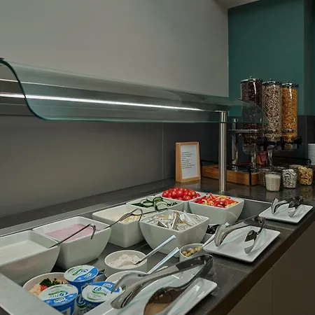 Hampton By Hilton Messe فندق