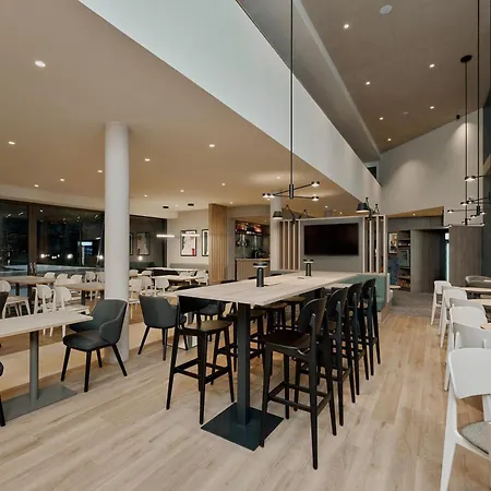 Hampton By Hilton Messe فندق