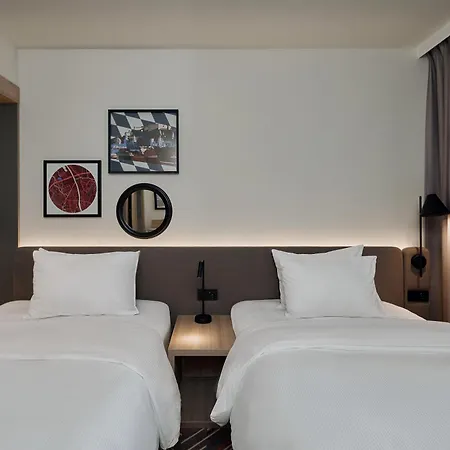 Hampton By Hilton Messe 3*