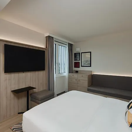 Hampton By Hilton Messe فندق 3*
