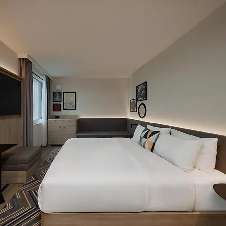 Hampton By Hilton Messe 3*